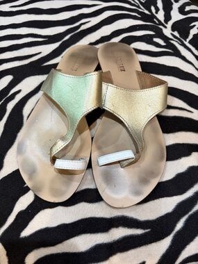 Anna Luz made in Brazil Metallic Gold Toe-Loop Leather Sandals Size 10